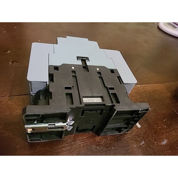 WEG CWB40 IEC Contactor 40amp 440V AC Coil - Picture 3 of 5